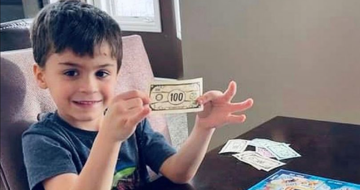 6-årig låner fars telefon til at spille på: Det kom han hurtigt til at fortryde, da det ringer på døren