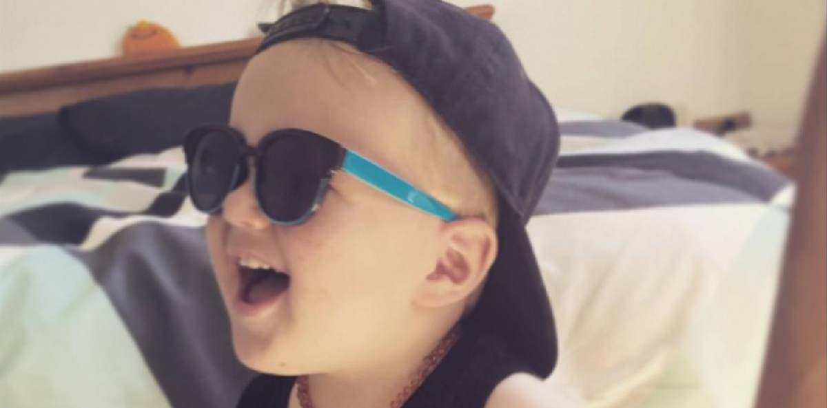 Mor tager billeder af sin 4 måneder gamle baby: Da hun kigger på billederne, får hun et kæmpe chok