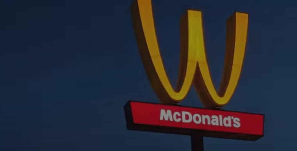Mange undrer sig: Det betyder det, når et McDonalds-logo er vendt på hovedet