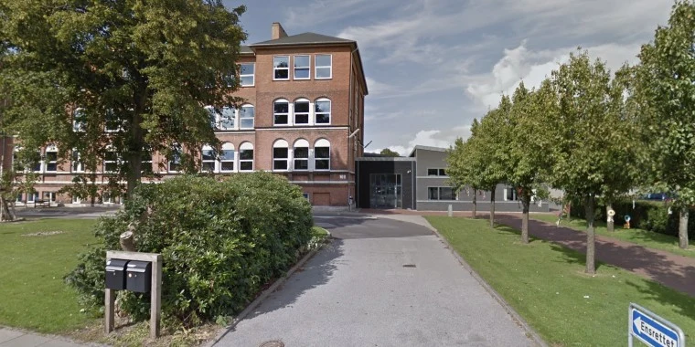 Skole lukker helt ned på grund af smitte