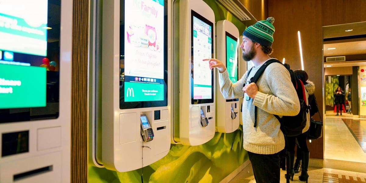 Tabte sig 15 kilo ved at spise McDonalds tre gange om dagen: Se hvad hun spiste