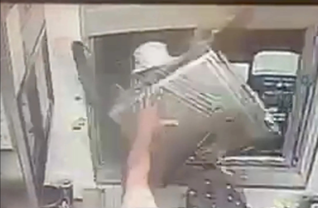 Var ikke tilfreds med sin ordre på McDonalds: Så gik han amok i drive-in