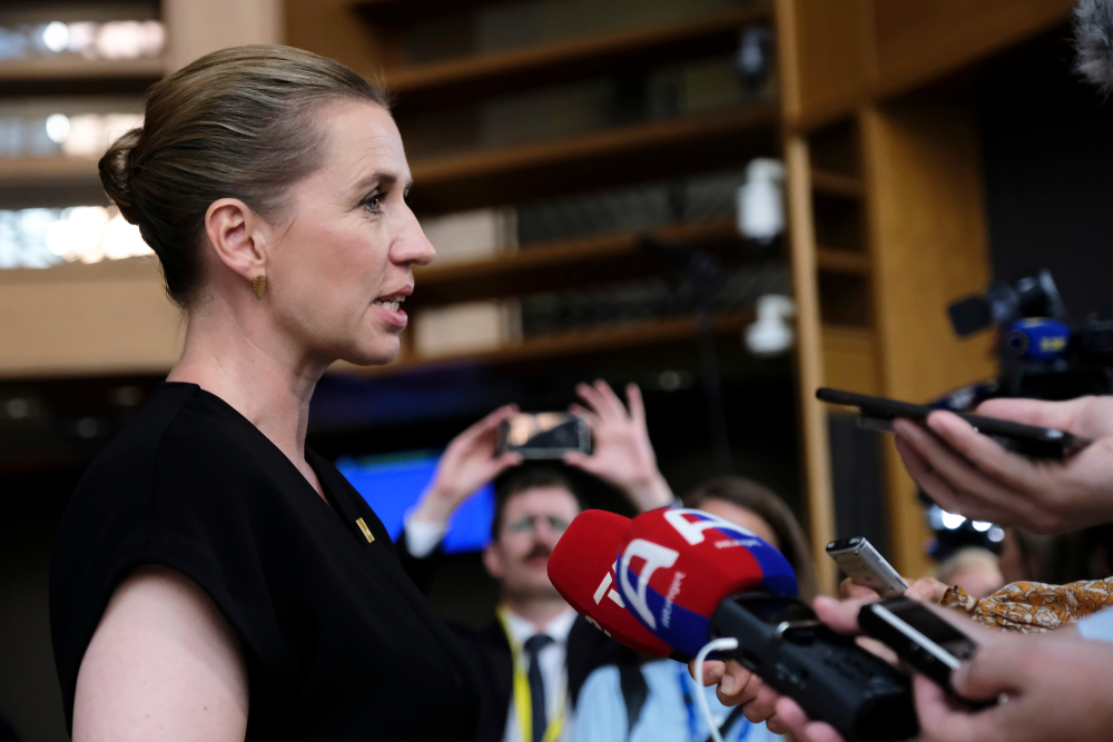 Mette Frederiksen klar til at indføre nye restriktioner