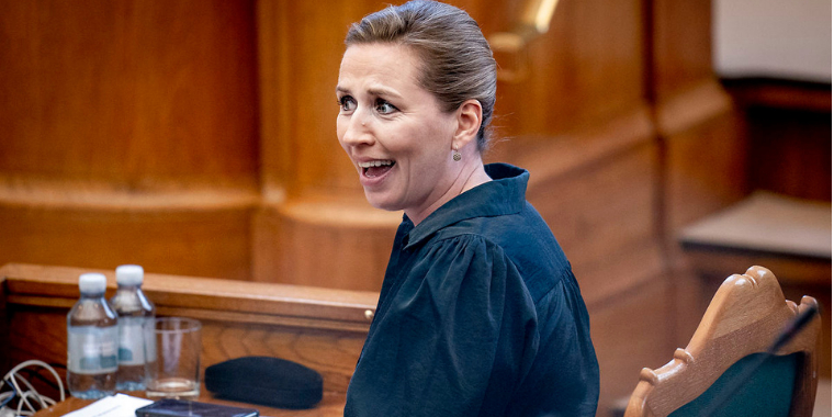 Mette Frederiksen strammer grebet