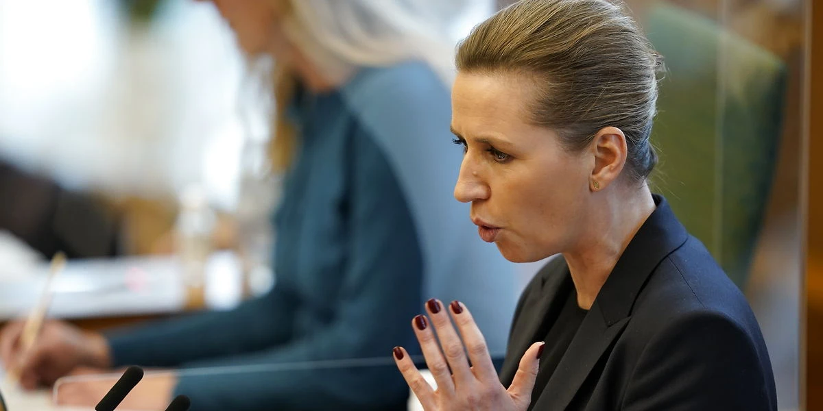 Nu forsvarer Mette Frederiksen sig