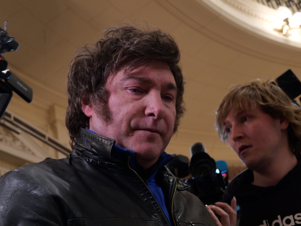 Overraskende valg i Argentina: Selvudnævnte anarko-kapitalist Javier Milei bliver præsident