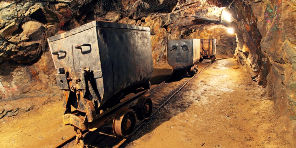 Tusindvis af illegale arbejdere er fanget i mine: Regeringen nægter at give dem mad og vand