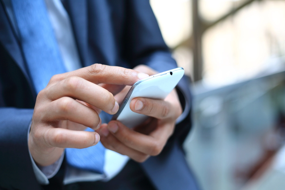 Mand skulle finde vej og fandt mobilen frem: Pludselig ventede der ham en fræk overraskelse
