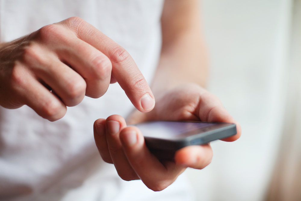 Sjællandsk kvinde vågnede op til uvirkelig sms: ‘Min mands nattesøvn var helt ødelagt’