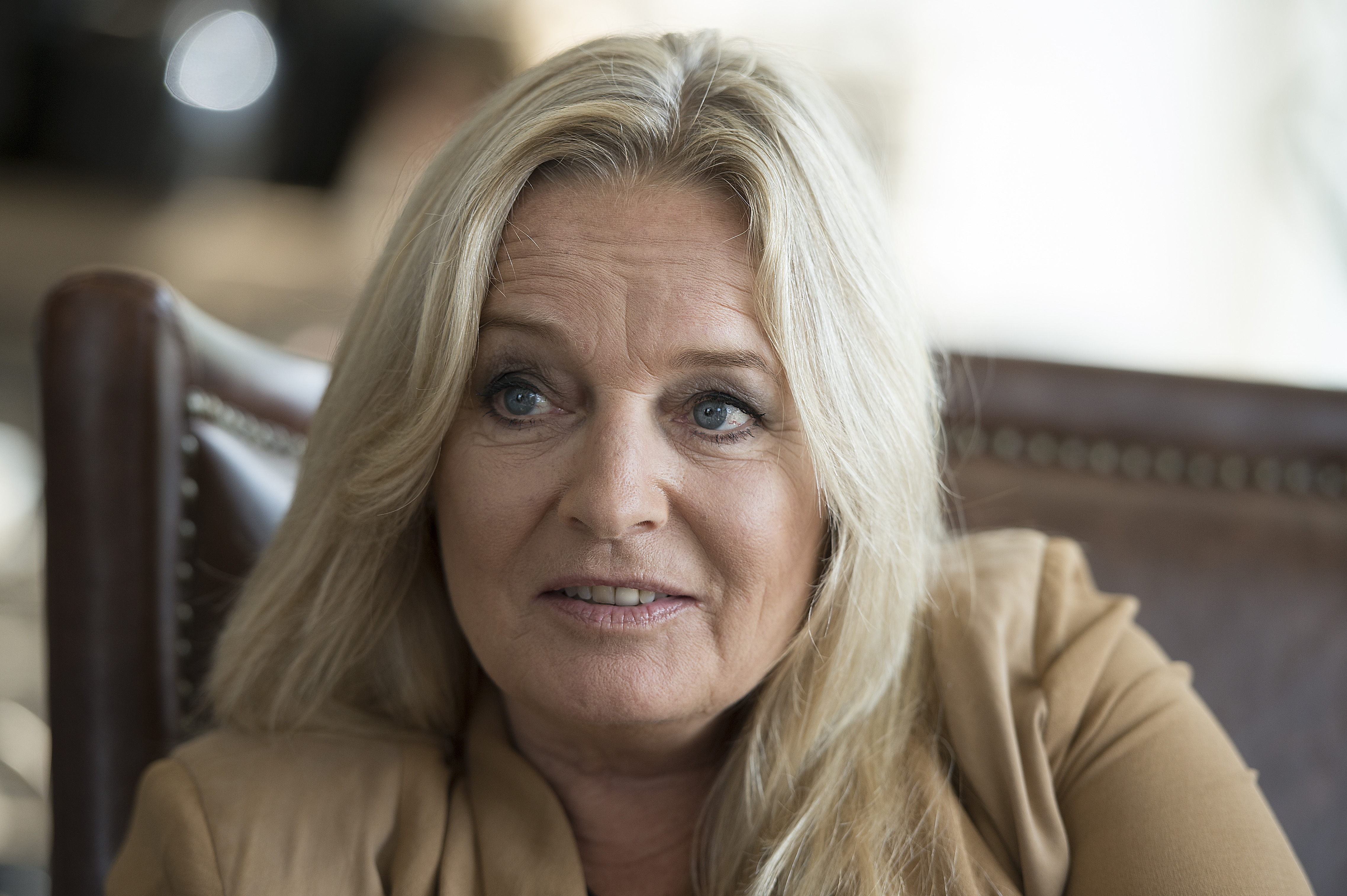Anne Linnet jubler: Skal giftes med 38 år yngre kæreste