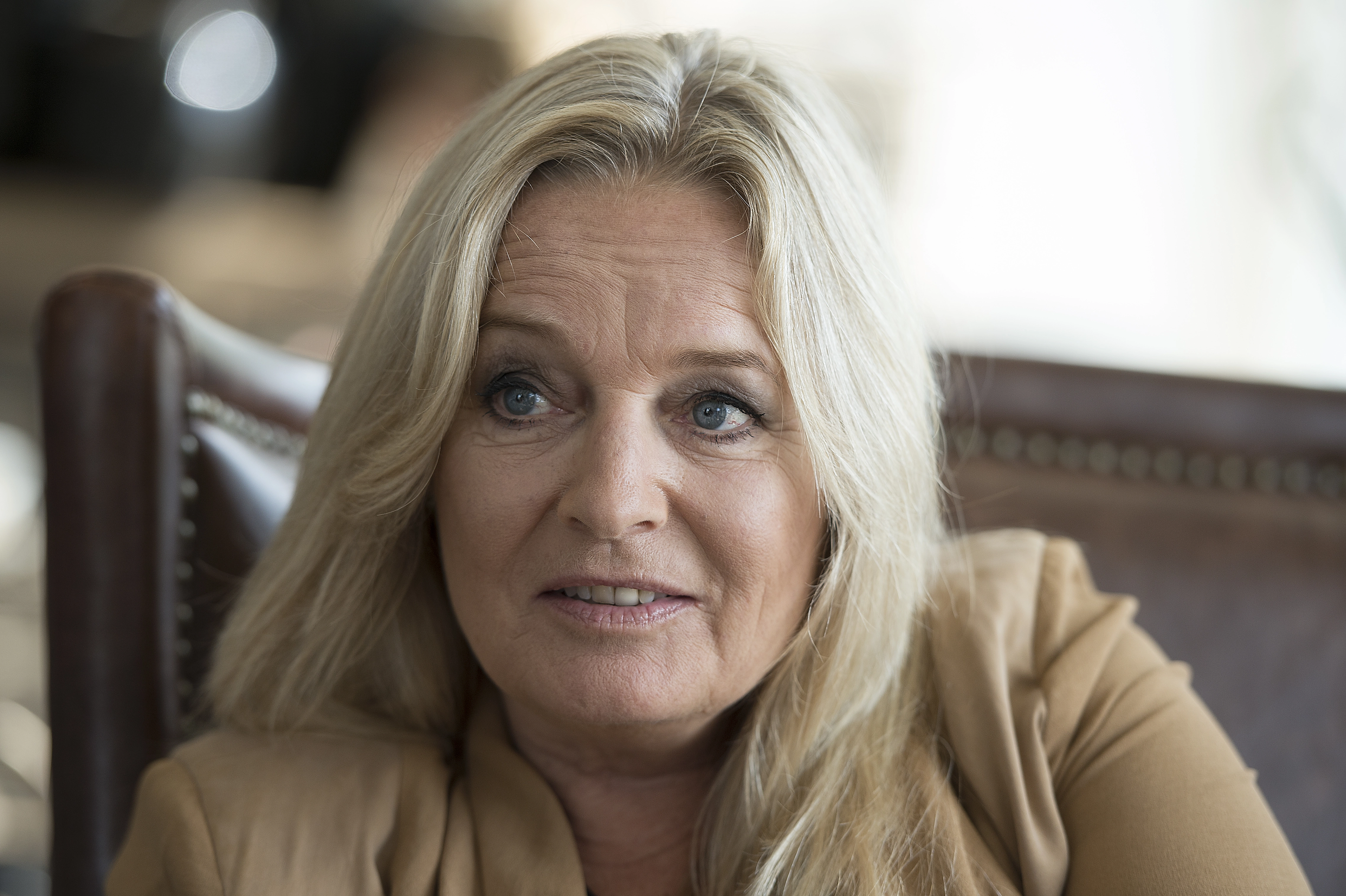 Anne Linnet jubler: Skal giftes med 38 år yngre kæreste