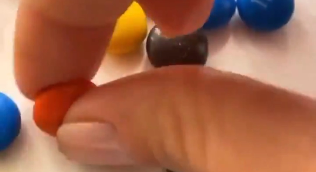 Kim Kardashian deler vildt M&M-trick: Det her SKAL du prøve