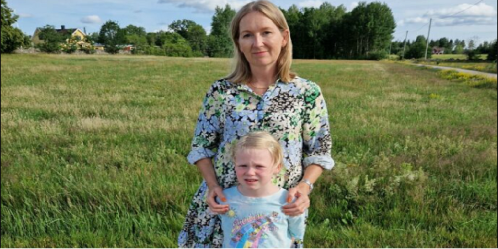 Mor og datter rystet efter voldsom bustur: “Jeg var bange og forstod ikke, hvad der skete”