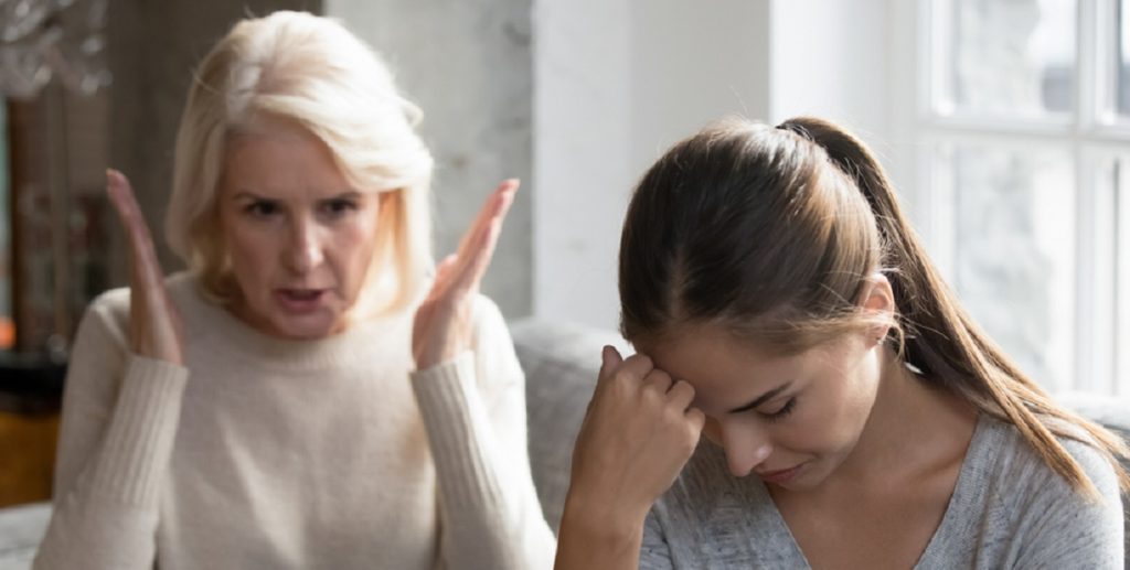 Mor finder datters påklædning ‘upassende’: Må ikke gå sådan klædt foran bror og far