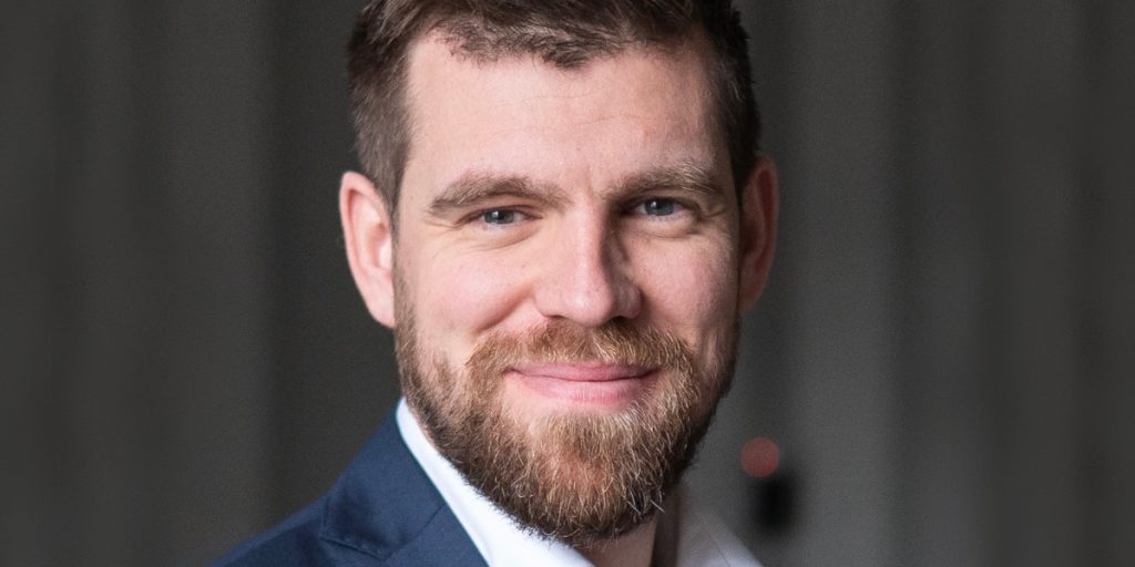 Minister langer ud efter dansk sanger: Han er dårligt integreret
