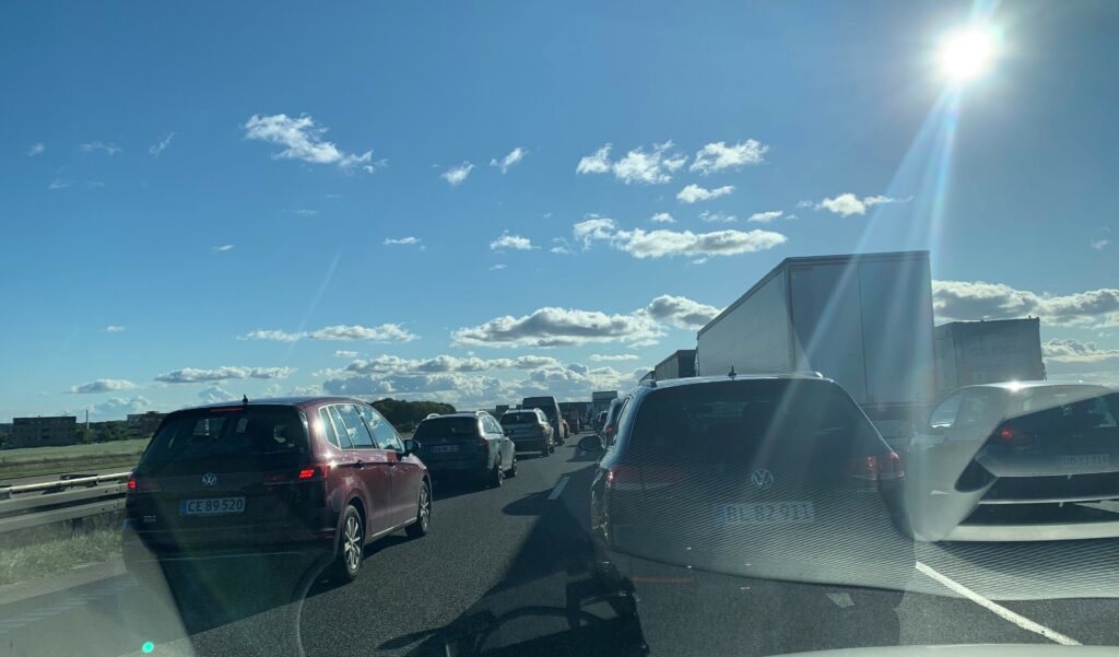 Stort kaos på motorvejen: Kæmpe kø