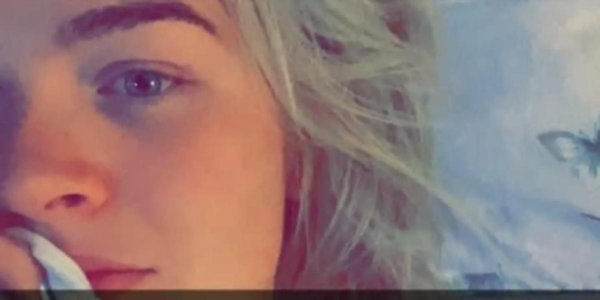 Hendes naboer hørte hende skrige: Da politiet ankom begyndte de at grine