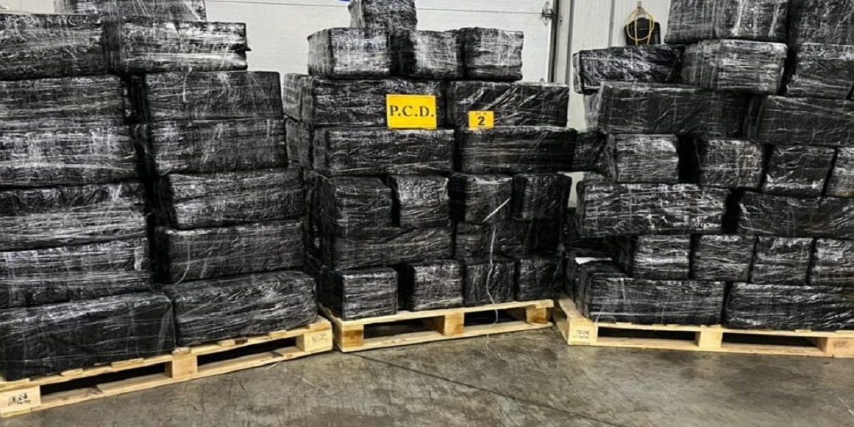 Frugtcontainer beslaglagt: Indeholdt flere ton narkotika