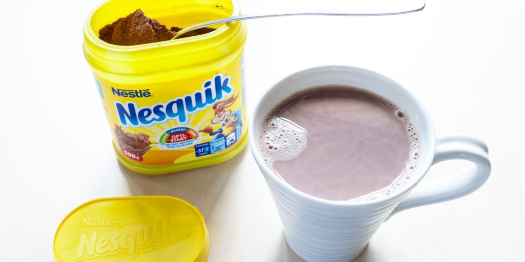Mand finder Nesquik bøtter gemt i væggen: Da han kigger ned i dem, får han et kæmpe chok