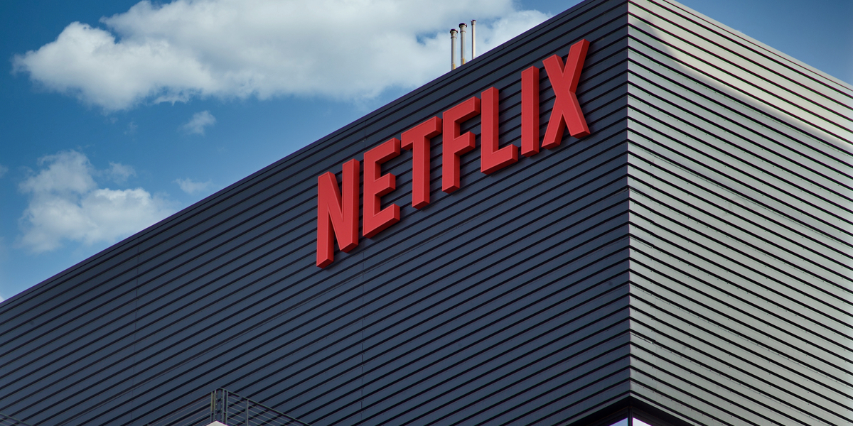 Ung Netflix-stjerne afgået ved døden – stukket ihjel
