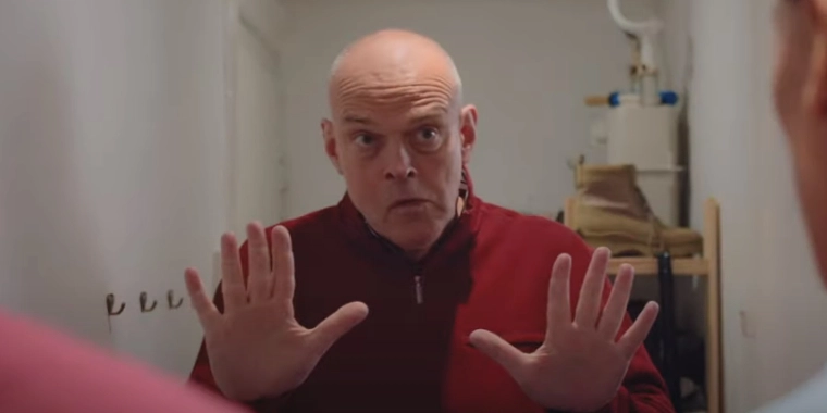 Niels Olsen overrasker i ny video: Har fået sin penis sprængt af i en fyrværkeriulykke