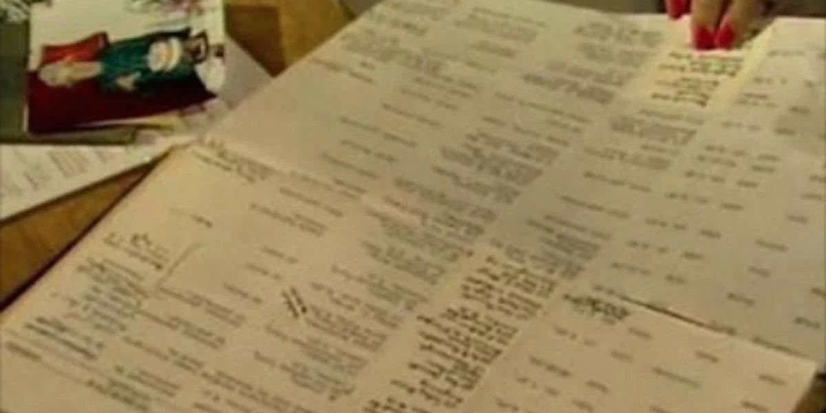 Kvinde finder ud af, hvilken type mand, hun er gift med, da hun åbner en 50 år gammel notesbog