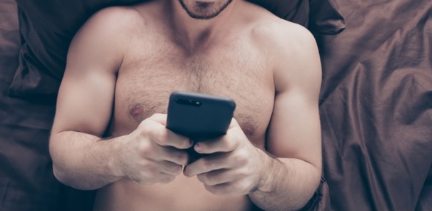 Ung mand: Succesen har hjulpet med damerne – Nu sender de nøgenbilleder