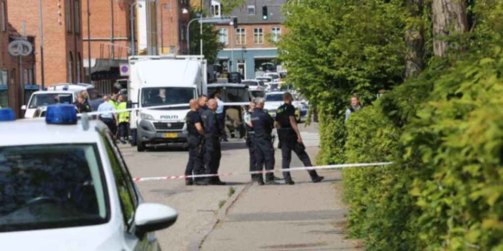 Person skudt af politiet foran rådhus: Her er hvad vi ved