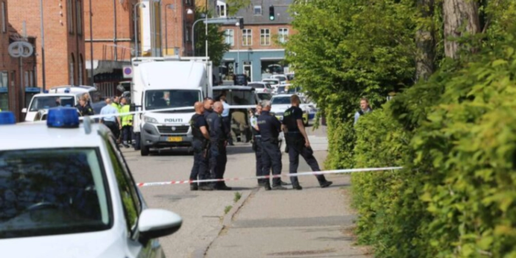 Person skudt af politiet foran rådhus: Her er hvad vi ved