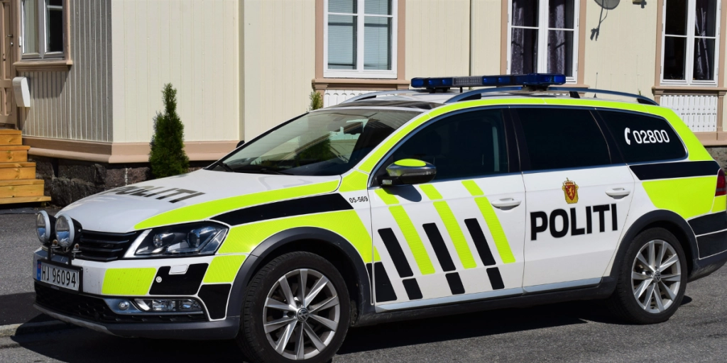 Dansk kvinde sigtet i norsk sag: Snød millioner af kroner ud af 70-årig