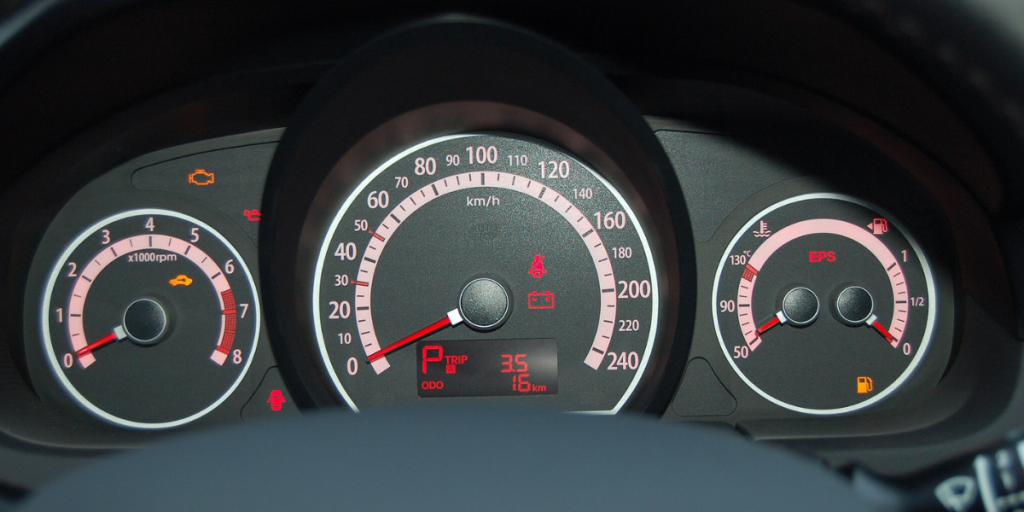Fejl i hver tiende danske bils speedometer koster ejerne dyrt – og det er ikke i fartbøder