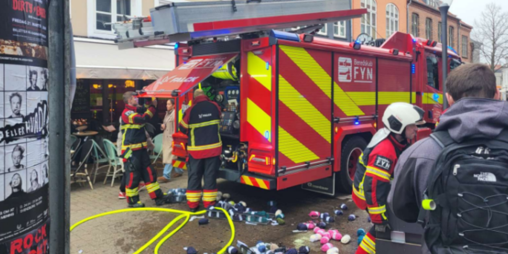 Massiv udrykning ved Kvickly: Brand brudt ud