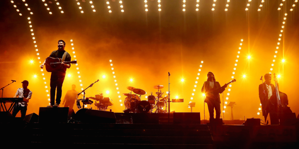 Så skal der synges med i tusindvis: Mumford & Sons kommer til Danmark