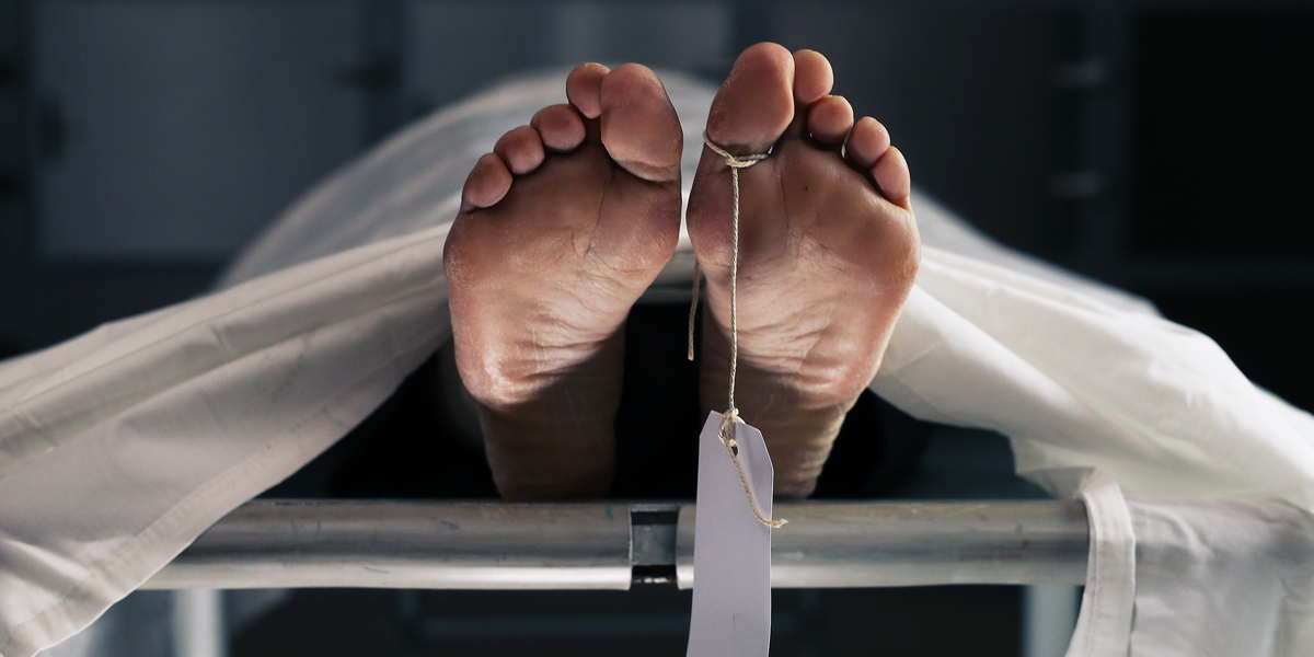 Retsmedicinsk medarbejder afslører: Én bestemt kropsdel får du ikke med i graven