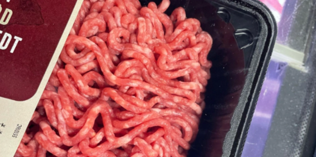 Konkurrenter som Føtex og Bilka kan ikke følge med: Her brager prisen på hakket oksekød i bund