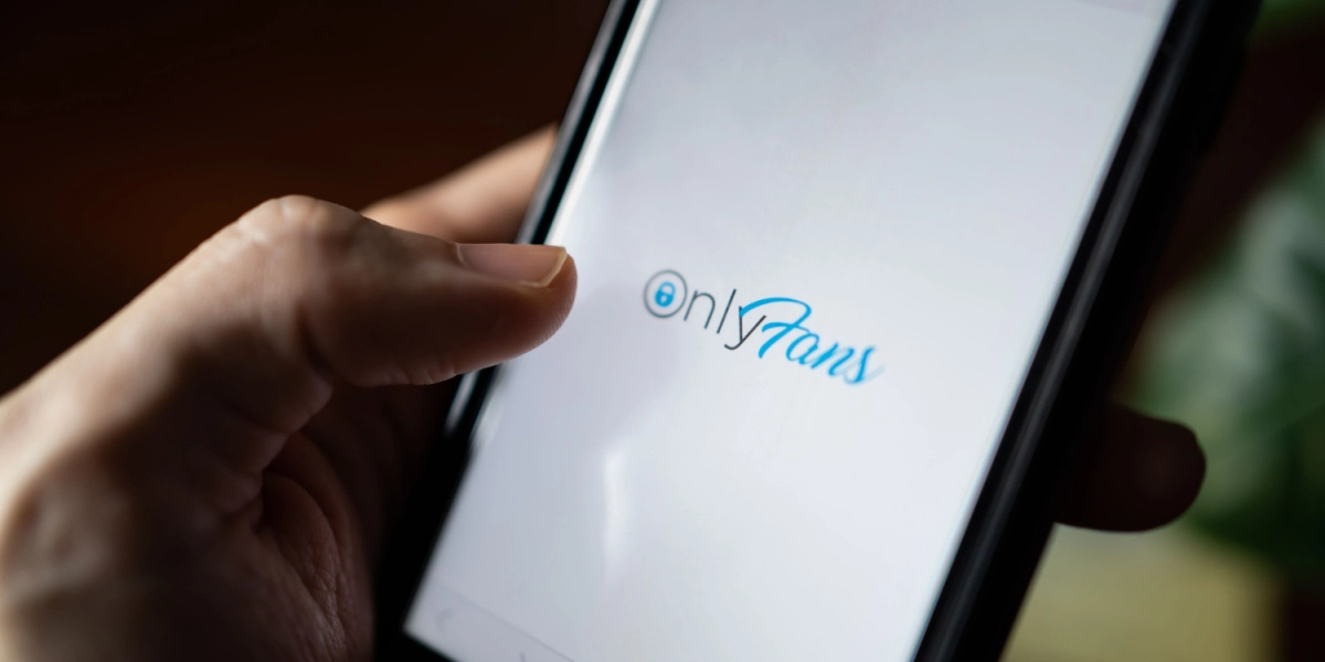 Onlyfans-stjerne efterladt målløs, da hun møder sin mors kæreste for første gang: ‘Jeg har set ham før’