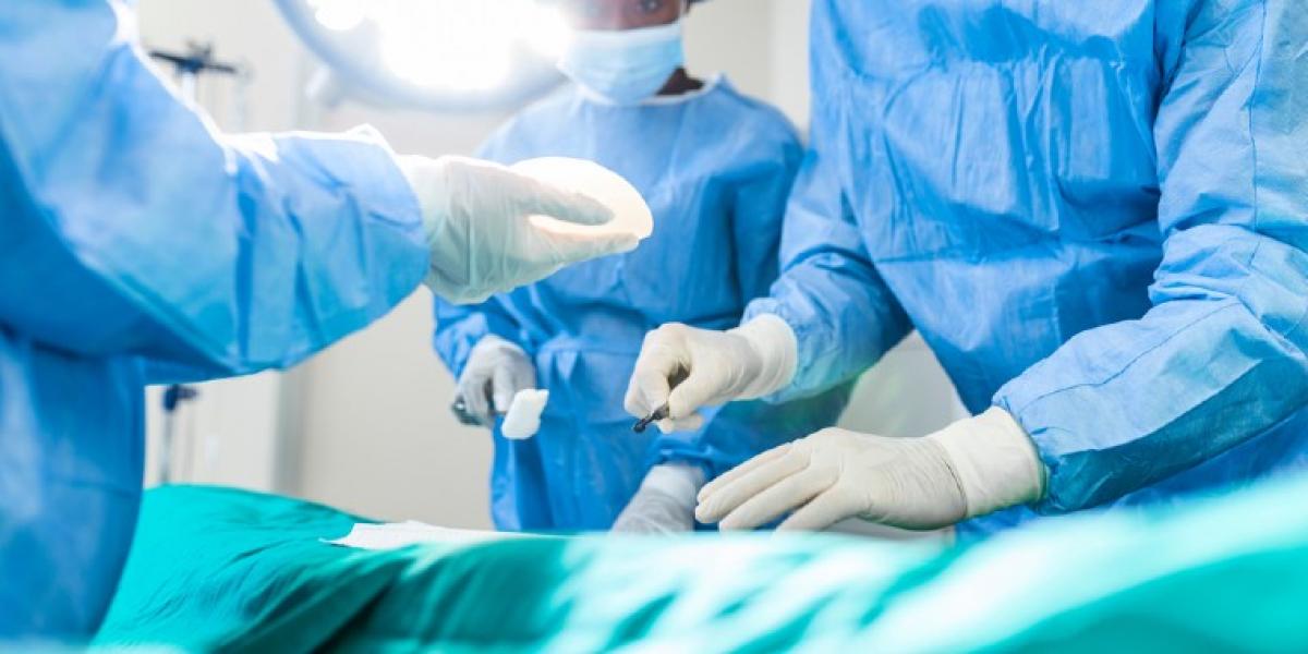 Kirurg laver utilgivelig brøler på 82-årig patient