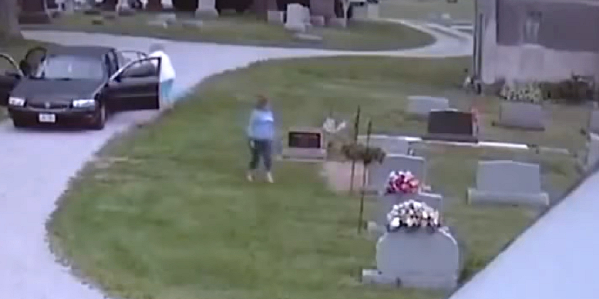 To kvinder vidste ikke de blev filmet – men kameraet fanger deres modbydelige opførsel