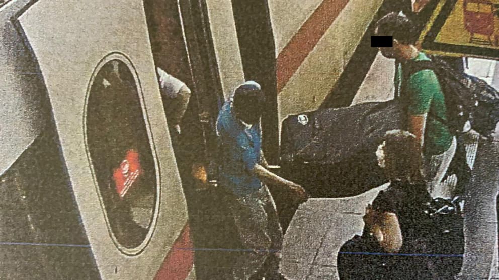 Vulgær retssag er i gang – hvad er der i kufferten?