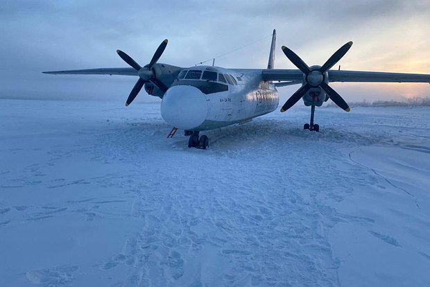 Pilot laver stor brøler: Misser landingsbanen og lander fly med 30 personer på frossen sø