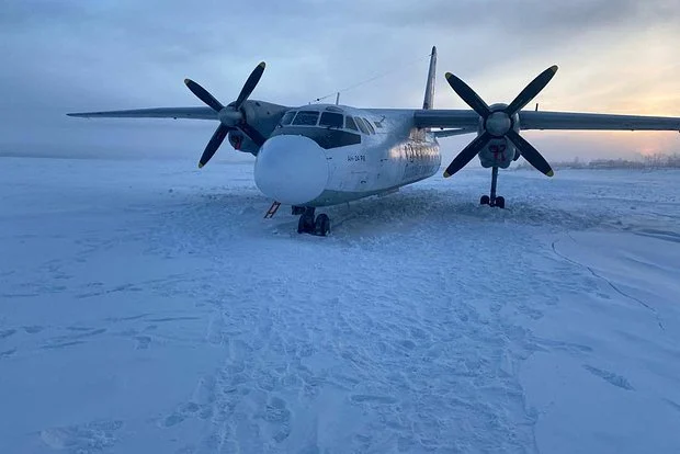 Pilot laver stor brøler: Misser landingsbanen og lander fly med 30 personer på frossen sø