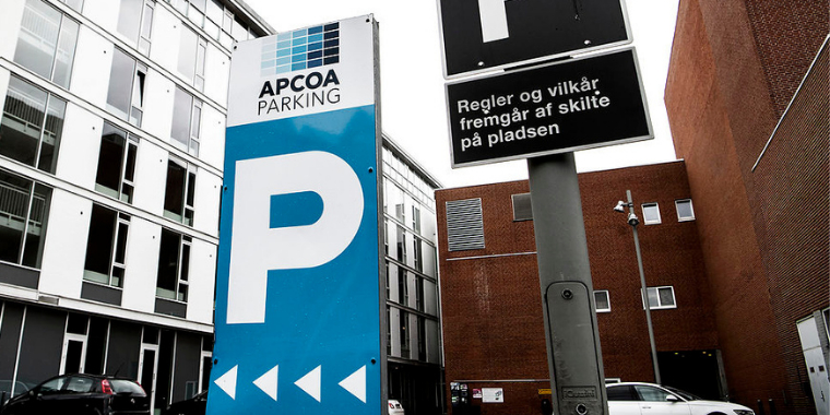 Urimelig betalingsmetode over hele landet: Parkeringsselskab skal betale penge tilbage til bilister