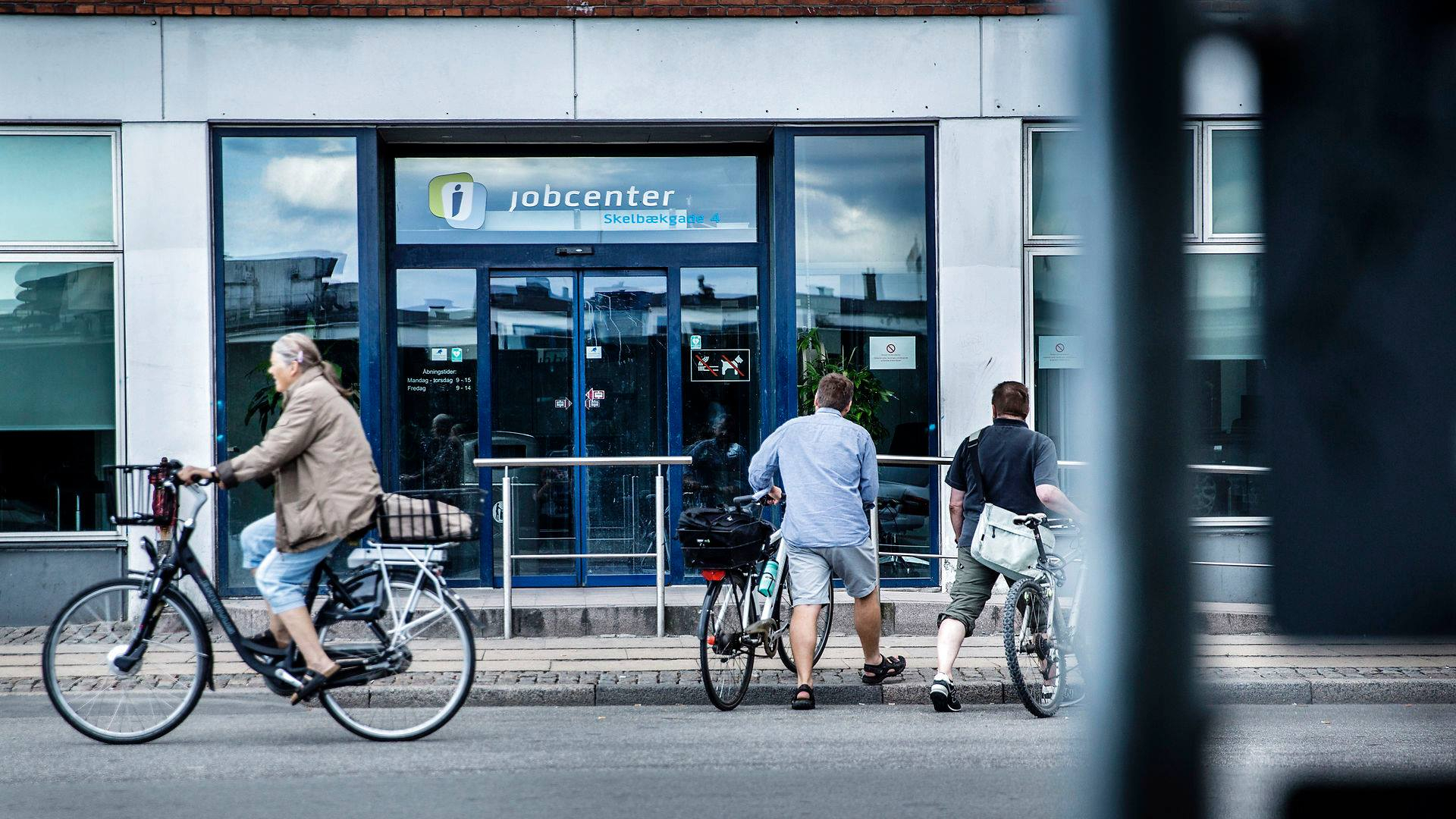 Privatansatte skal bruge pension før kontanthjælp – offentligt ansatte skal ikke