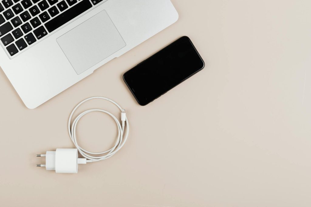 Storshop iPhone opladere og andre teknikdele hos denne danske webshop