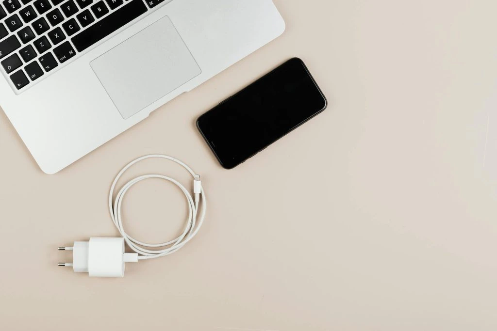 Storshop iPhone opladere og andre teknikdele hos denne danske webshop