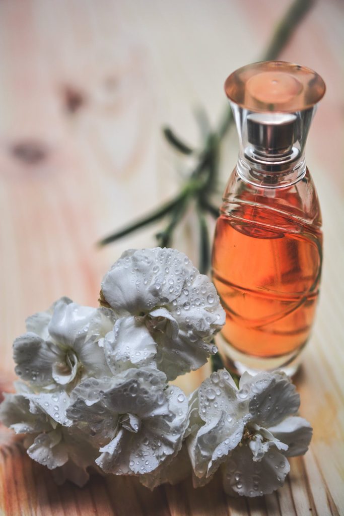 Æteriske olier og aromaterapi: Naturens duftende helbredere