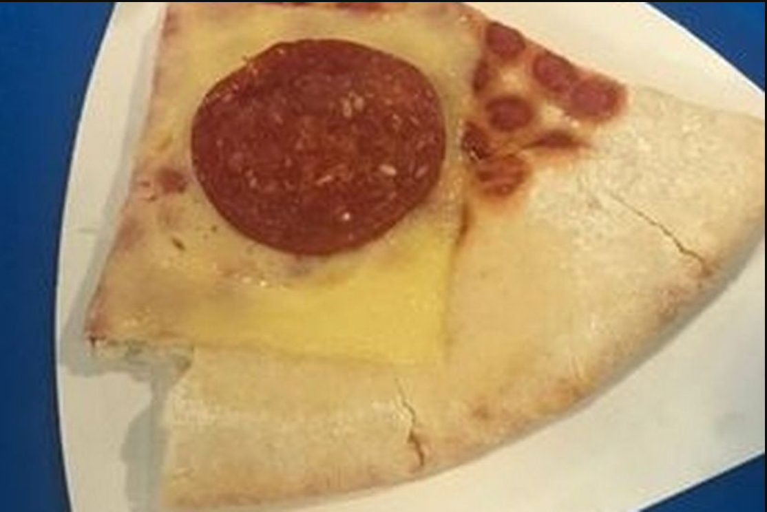 Mor i chok over den pizza hendes datter blev serveret