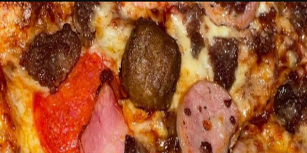 Familie skulle hygge med pizza: Da de åbner æsken, mistede de lysten til pizza