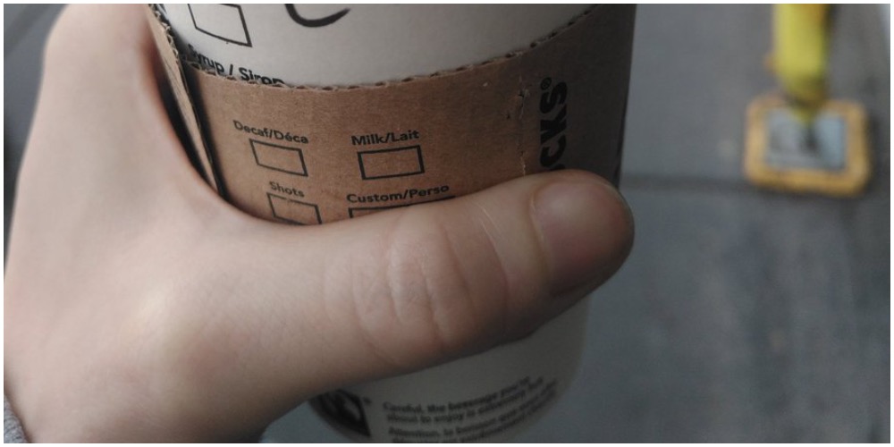 Mand bestiller latte hos Starbucks: Får et chok, da han ser fræk besked på kaffen