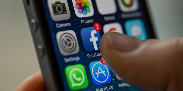 Tusindvis af danskere får i dag denne uhyggelige besked fra Facebook: Er du en af dem?